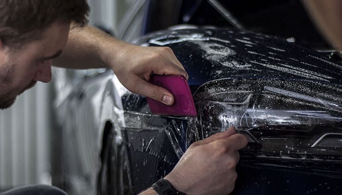 Обклеювання автомобіля кольоровою плівкою